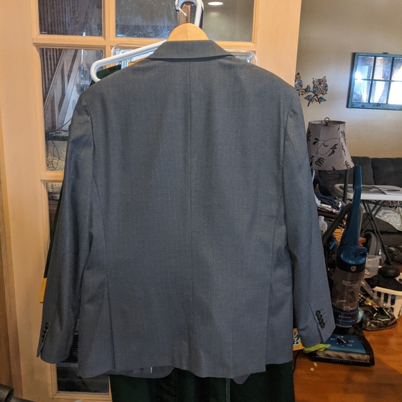 EUC Banana Republic FS Suit 42S 35x30 standard fit - Picture 7 of 15